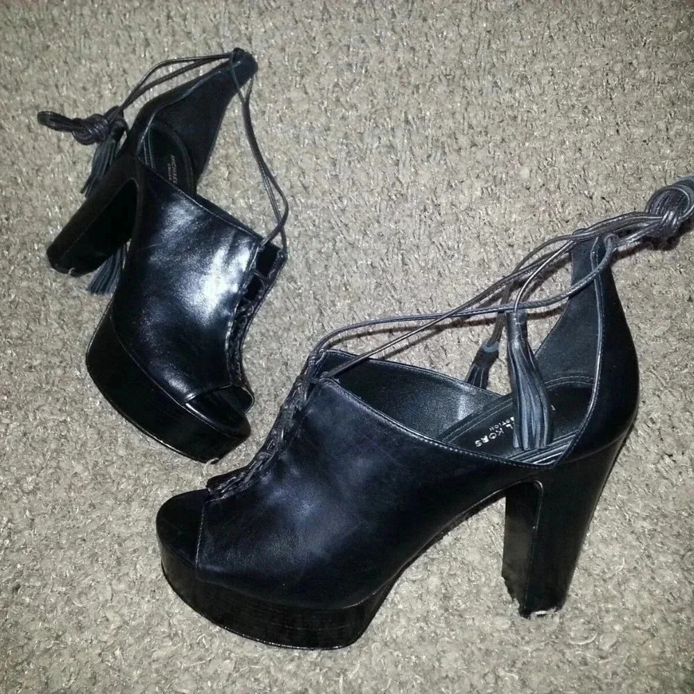 MICHAEL KORS COLLECTION-Sylvan Gladiator Sandals-Black Leather-Size   39/8.5-NEW - Picture 2 of 6